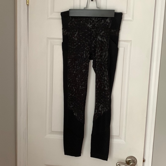 Lululemon capris - Picture 1 of 4